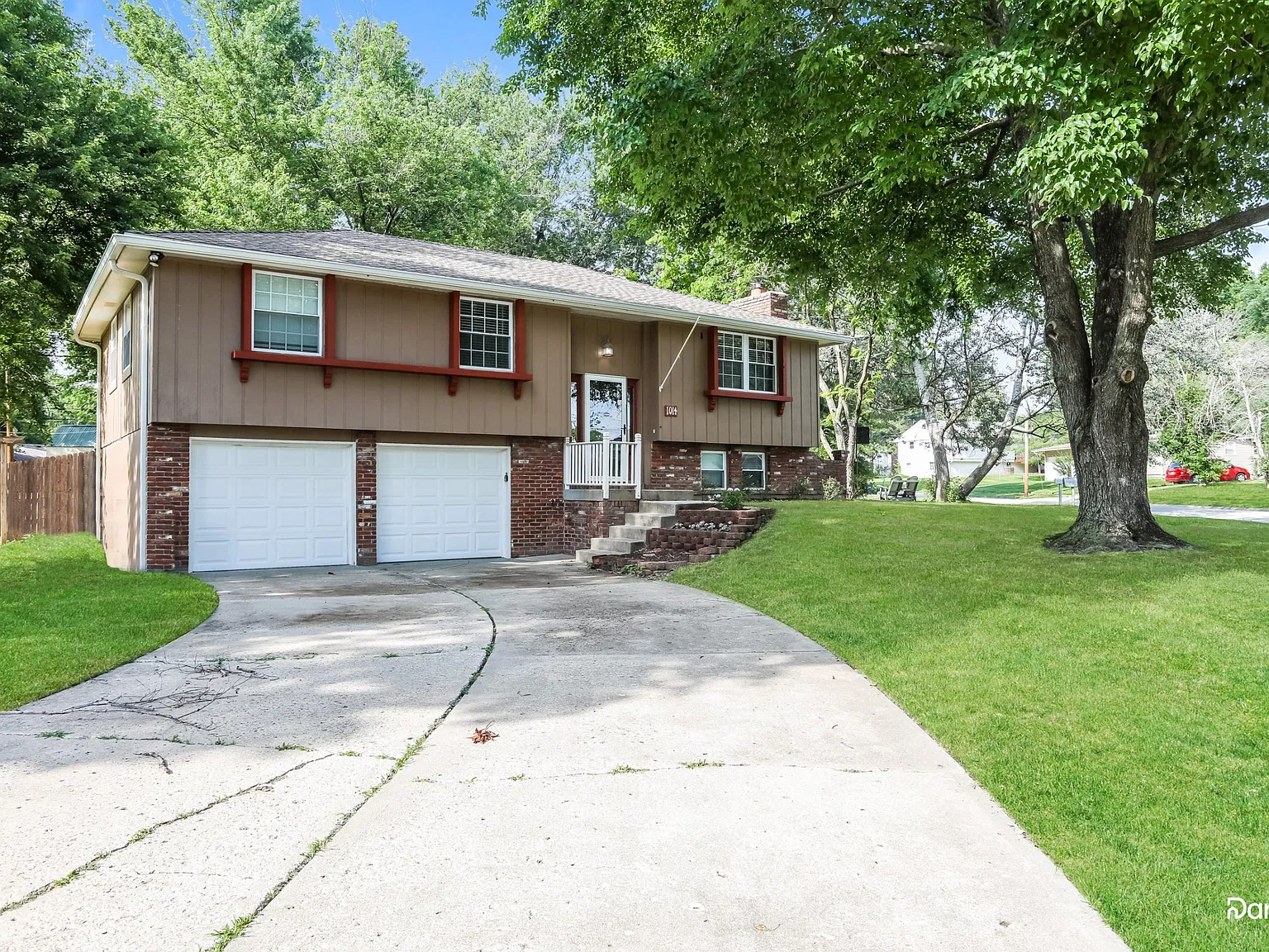 3 bed, 2.5 bath, 1663 sqft, $1,990 — Photo 2
