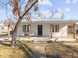 328 W Morse St, Fredericksburg, TX 78624