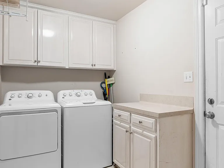 106 Olive St — Photo 24