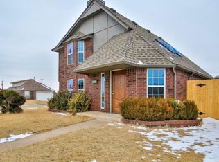 2100 Lakecrest Dr, Moore, OK 73170