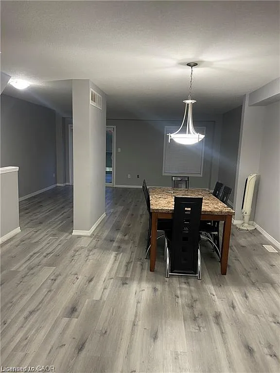 3 bed, 2.5 bath, 1400 sqft, $2,600 — Photo 3