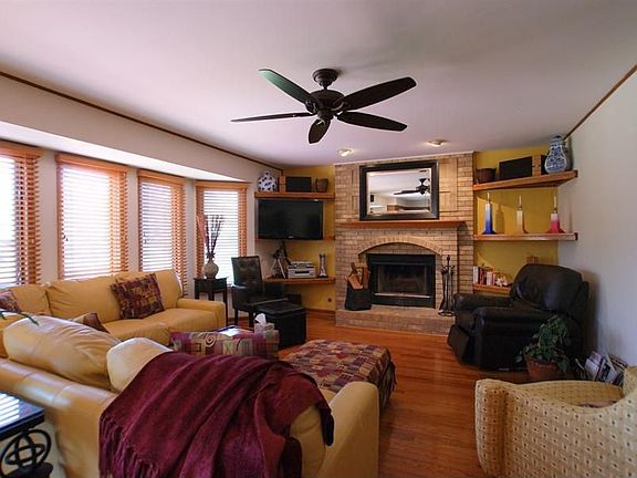 5th image of 865 Jeanne Ct