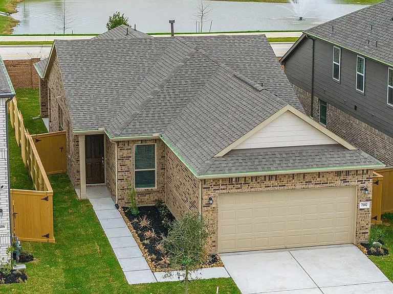7502 Sunlit Harbor Dr — Photo 1