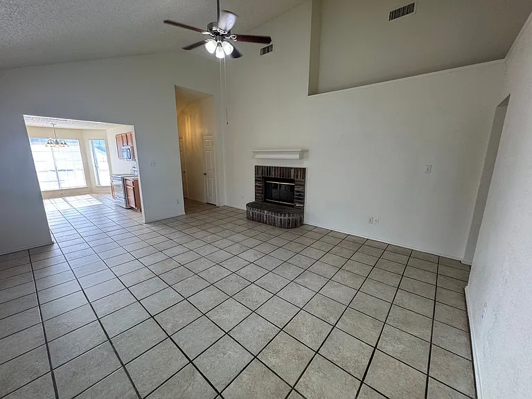 8045 Cannonwood Dr — Photo 6