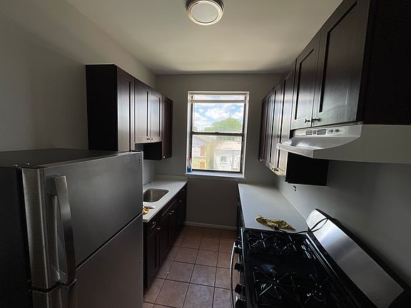 4th image of 5630-5638 S Michigan Ave #304