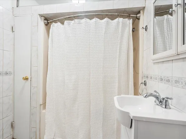 51 Booraem Avenue image 22 of 32