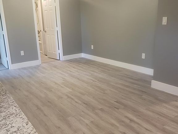3rd image of 510 Glen Cv Unit 4