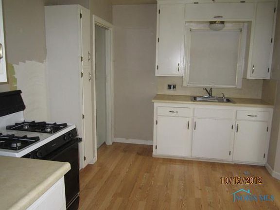 5th image of 737 W Gramercy Ave