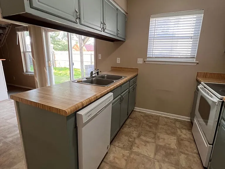 5742 Simon St — Photo 9