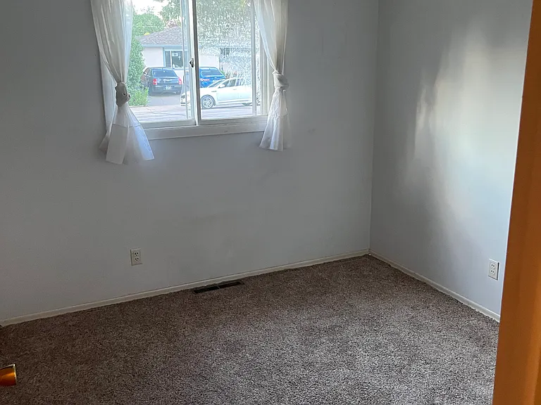 1402 W Hill Rd — Photo 11
