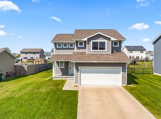 216 Summit Cir NW, Bondurant, IA 50035