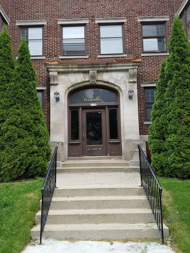 2528 N. Maryland Ave. (The Versailles) — Photo 1