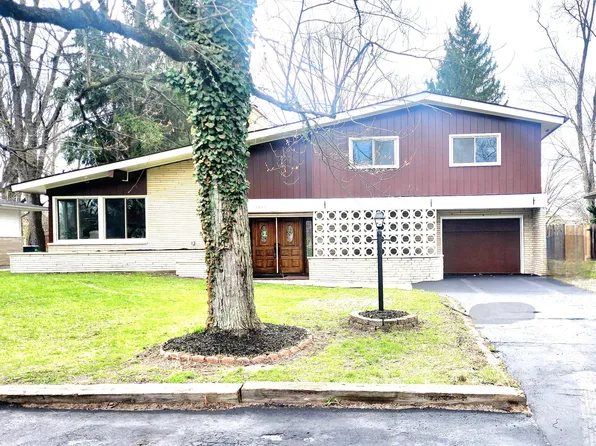 5360 Mary Ann Ln, Merrillville, IN 46410