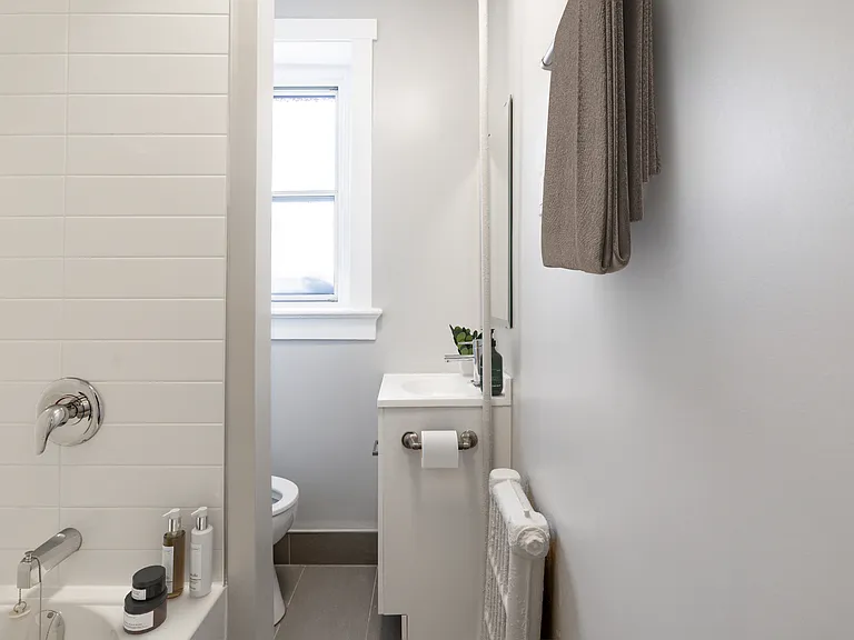 470 Roncesvalles Ave — Photo 6