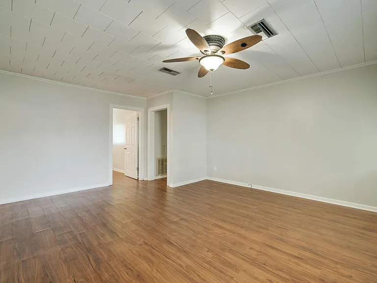 216 E Milton Ave — Photo 6