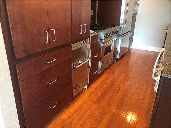 4th image of 1120 E Kennedy Blvd Unit 718