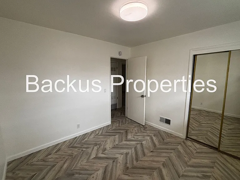 681 Alice St — Photo 15