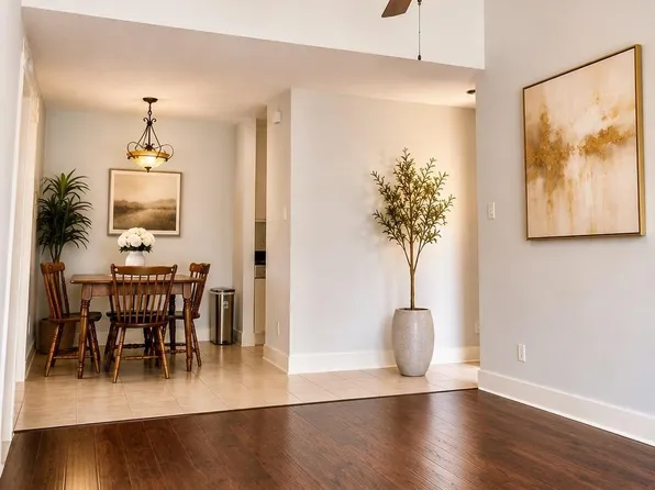 10047 Westpark Dr APT 30, Houston, TX 77042