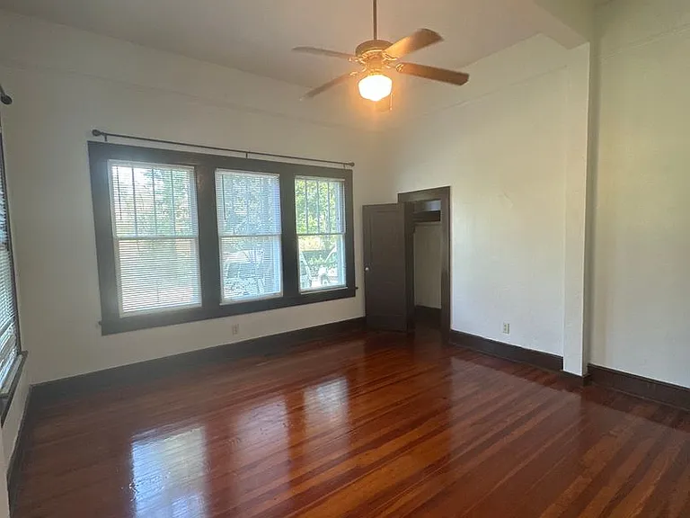 534 E Call St — Photo 11