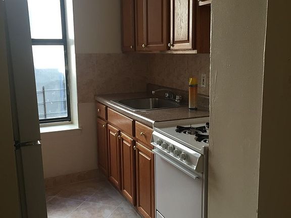 5th image of 514 Tinton Ave APT 21N