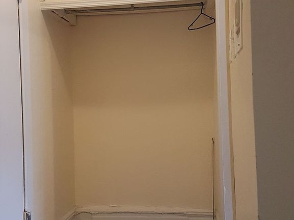 4th image of 18 E 21st St APT C8