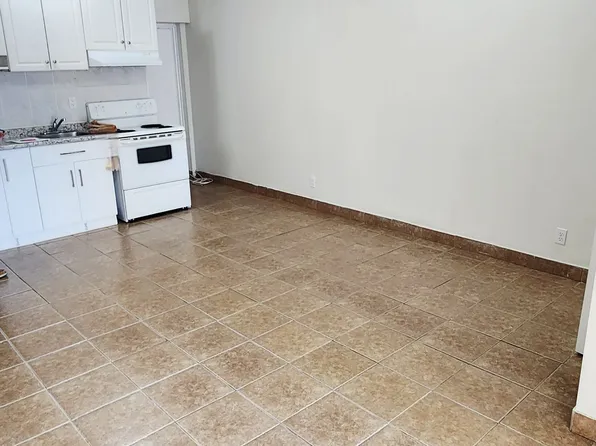 1040A Saint Clair Ave W, Toronto, ON M6E 1A5