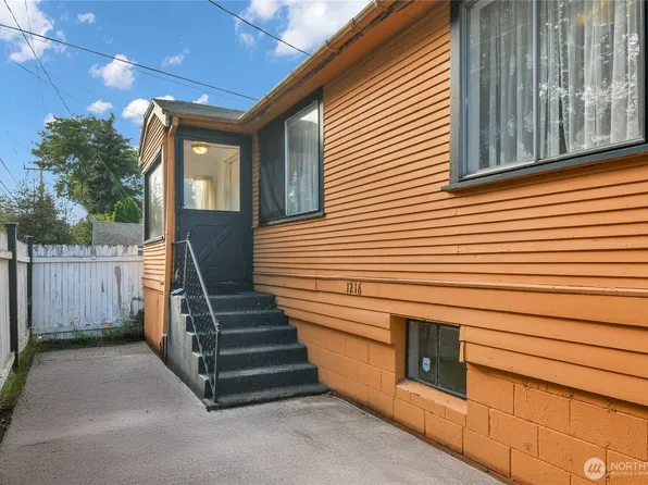 1216 N 103rd Street, Seattle, WA 98133