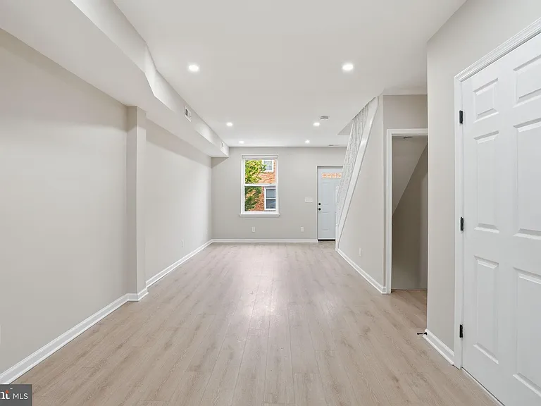 2710 Mura St — Photo 5