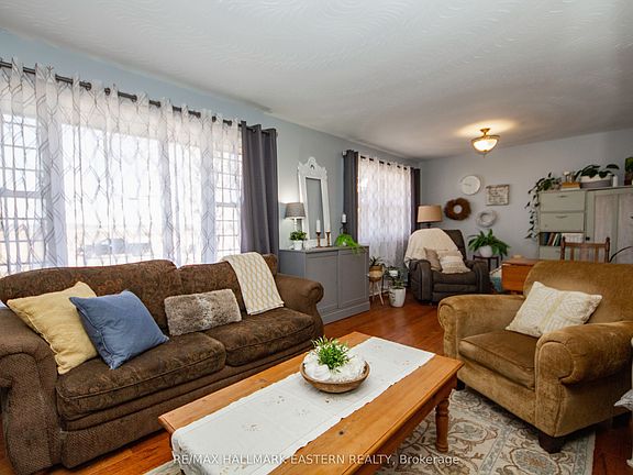 4th image of 523 McMaster Rd