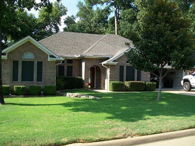 1st image of 211 Shadow Wood Dr