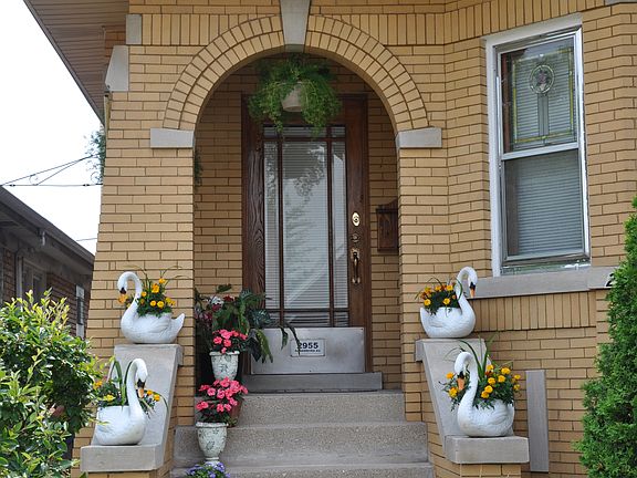 3rd image of 2955 N Marmora Ave