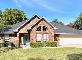 1121 Surrey Dr, Ardmore, OK 73401