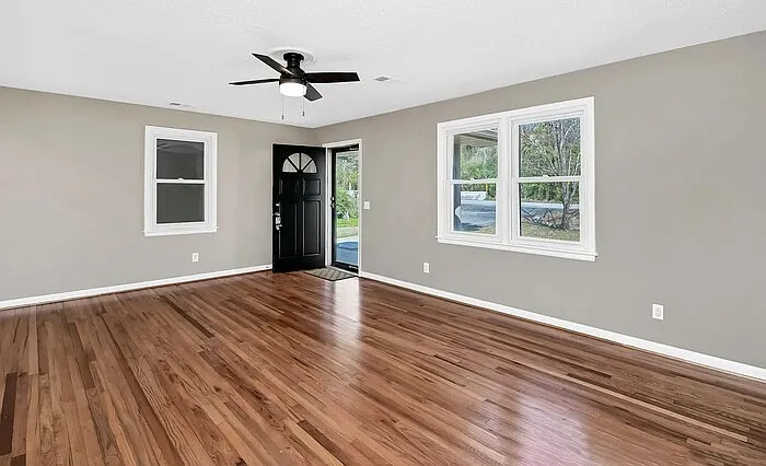 3 bed, 1.5 bath, 1228 sqft, $1,699 — Photo 3