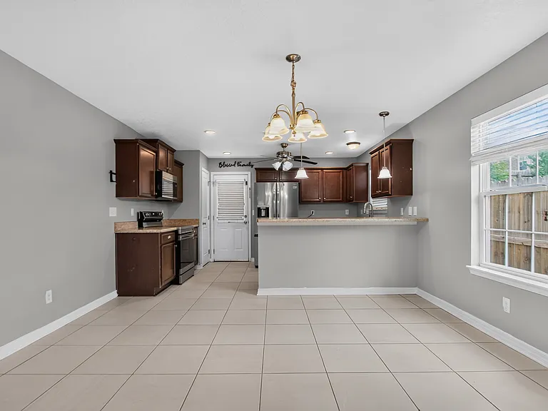 451 Eisenhower Dr — Photo 8