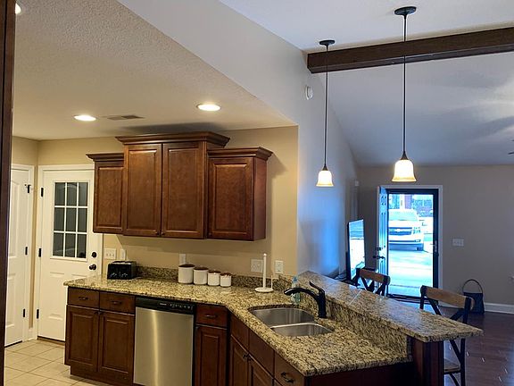 5th image of 1717 Chelsa Dr NE