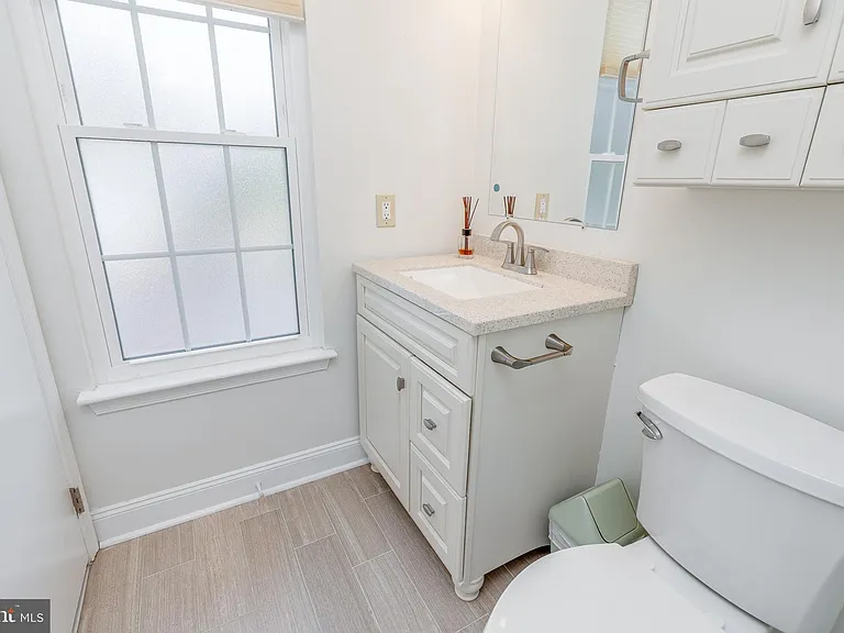 3704 Fenwick Ln — Photo 24