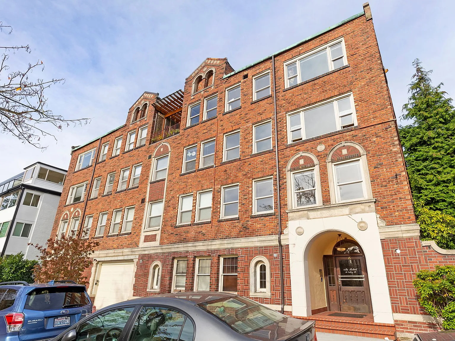 Ella Robert | 2br Available | Steps from Seattle Center — Photo 2