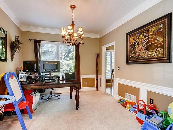 4th image of 1015 Cambridge Ct