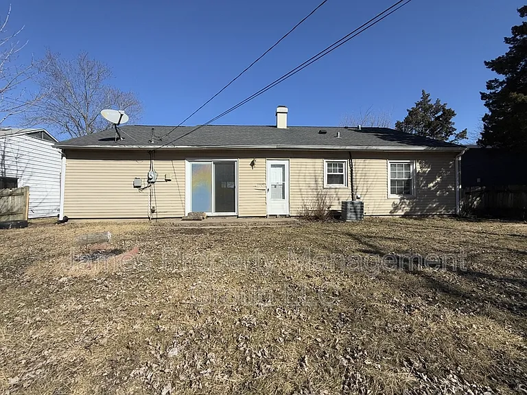 1004 Oakland Dr — Photo 3