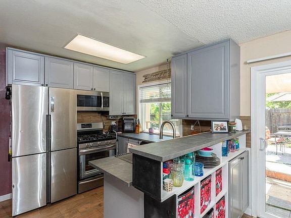 5th image of 4362 Plantation Dr
