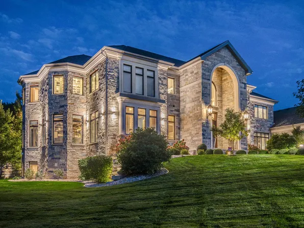 9809 Trappers Trl, Middleton, WI 53562