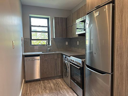 1st image of 411 E 118th St APT 31