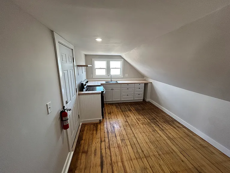 79 Hill St #301 — Photo 8