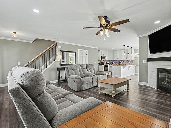 5th image of 925 Ribbonleaf Ln