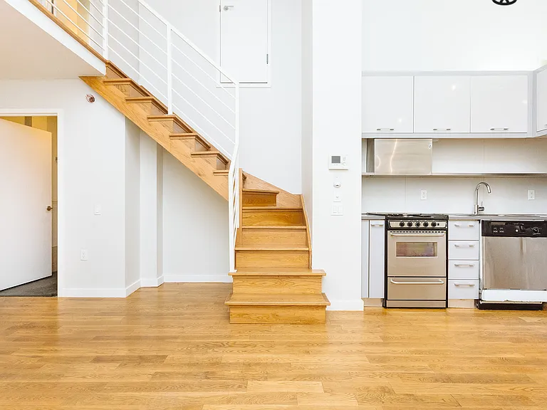100 Dupont St #1G — Photo 8