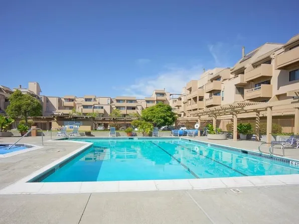 3 Embarcadero W APT 233, Oakland, CA 94607