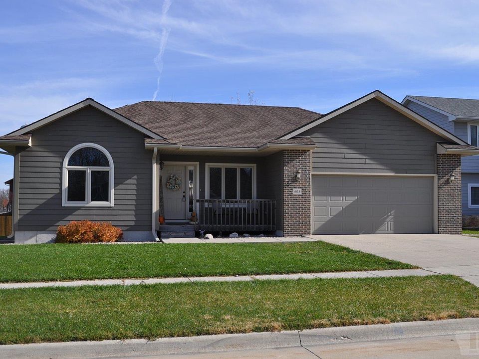 1st image of 605 Pine Brooke Dr
