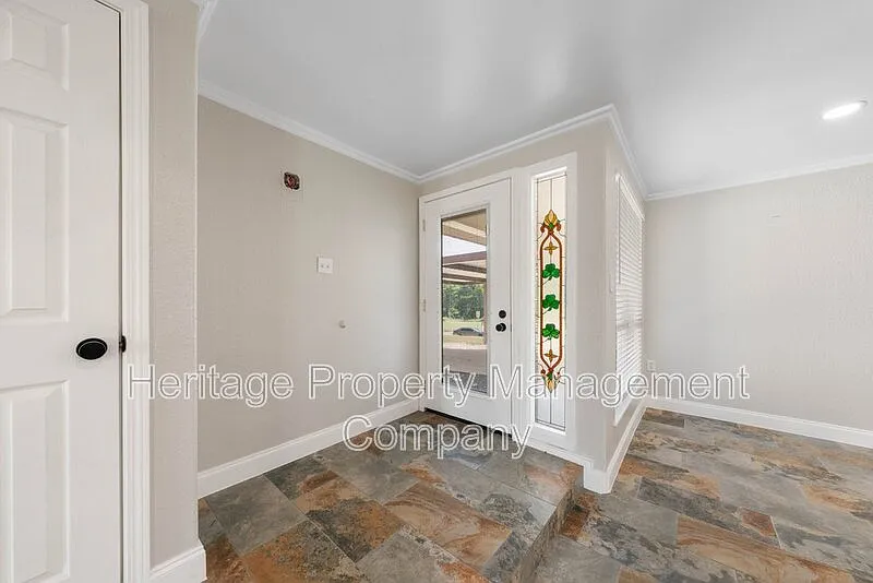 4 bed, 3.0 bath, 2349 sqft, $2,500 — Photo 4