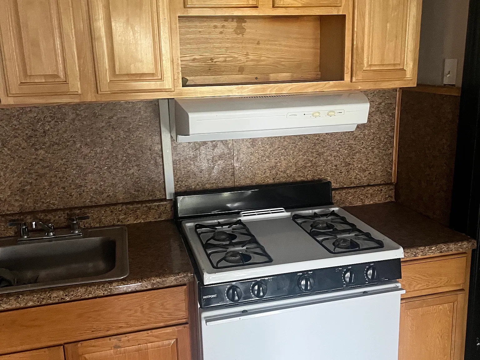 2 bed, 1975 sqft, $2,100 — Photo 3