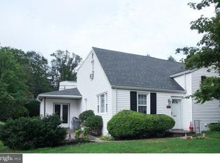 8718 Lykens Ln, Philadelphia, PA 19128